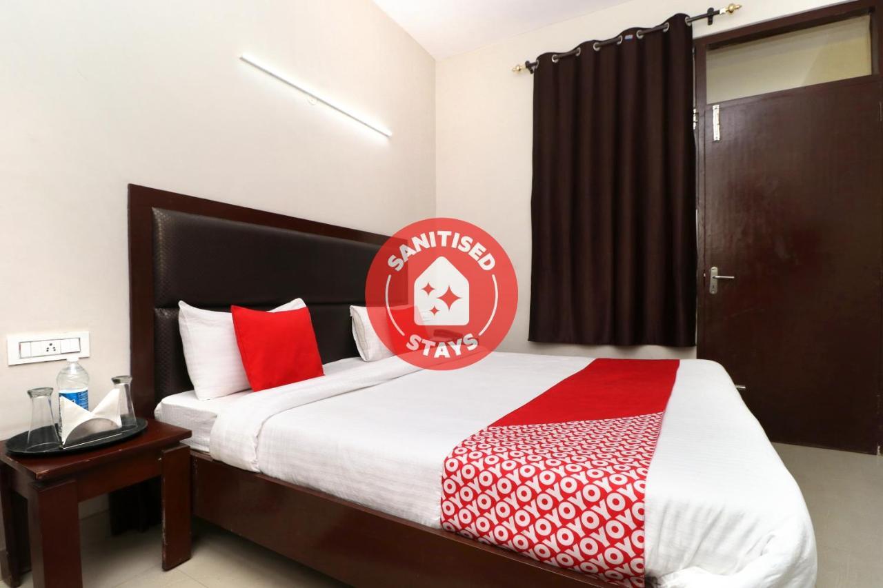 Oyo 14832 Hotel Rooftop Panchkula Exterior photo